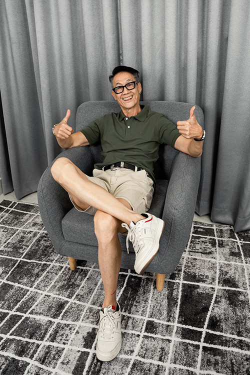 Theo tìm hiểu TikToker có biệt danh "ông chú Polo" có tên thật là Lưu Quốc Tân (sinh năm 1958) từng sống tại nhiều nước ở châu Á, châu Âu và có hơn 20 năm kinh nghiệm làm Marketing.