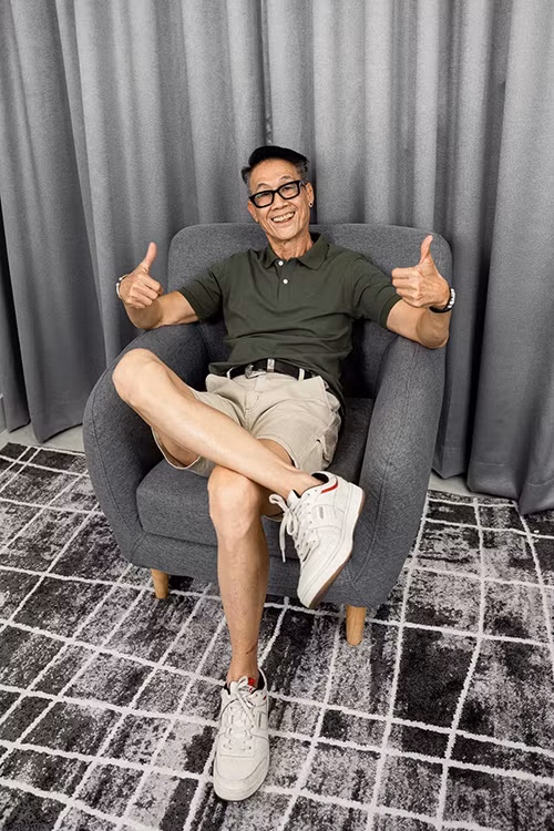 Theo tìm hiểu TikToker có biệt danh "ông chú Polo" có tên thật là Lưu Quốc Tân (sinh năm 1958) từng sống tại nhiều nước ở châu Á, châu Âu và có hơn 20 năm kinh nghiệm làm Marketing.