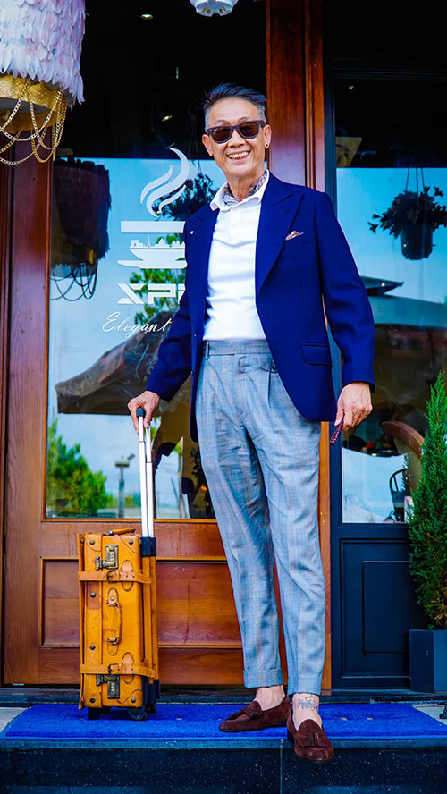 Những bộ đồ chú Tân phối khá đơn giản, thậm chí nhiều shop có thể có nhưng để gây được tiếng vang lớn như vậy chẳng phải ai cũng làm được.