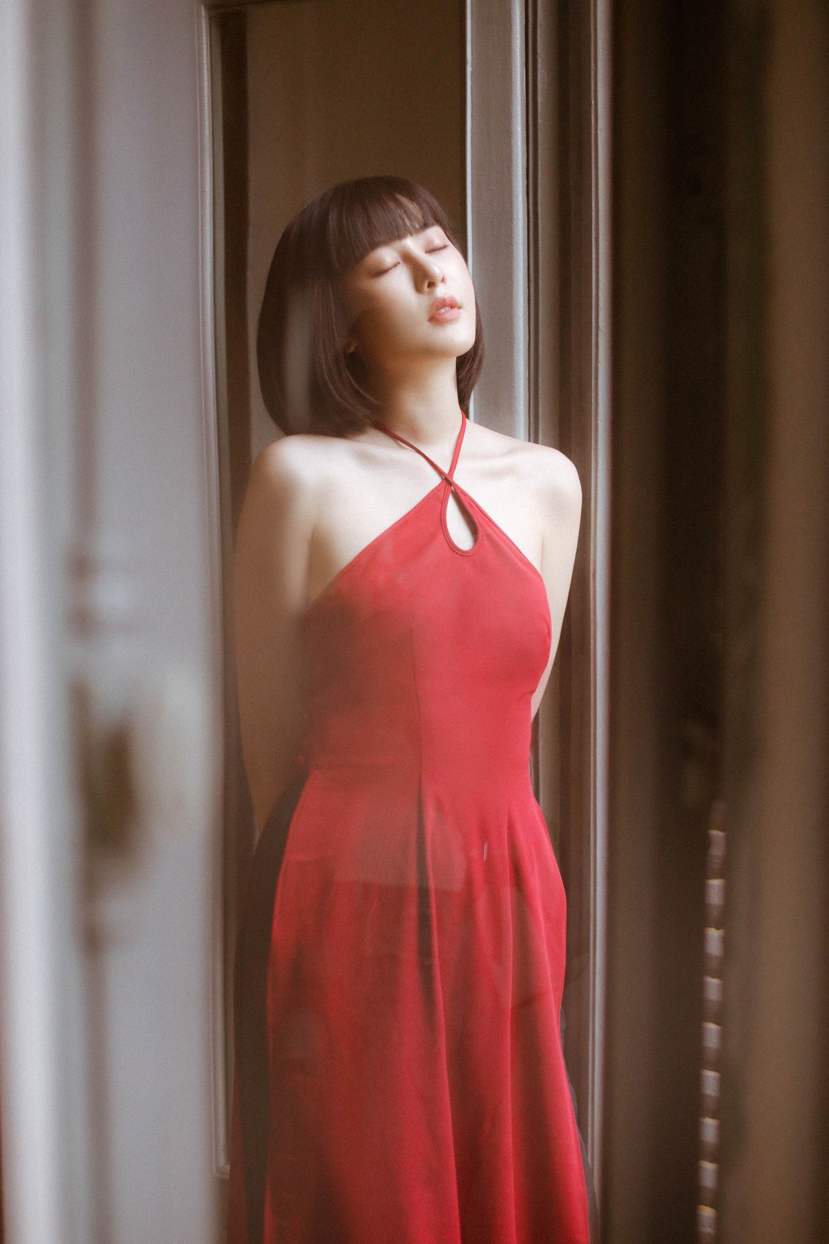 Với lợi thế chiều cao 1m76 cùng số đo 86-64-91cm, Hồng Diễm dễ dàng mặc đẹp các loại trang phục.