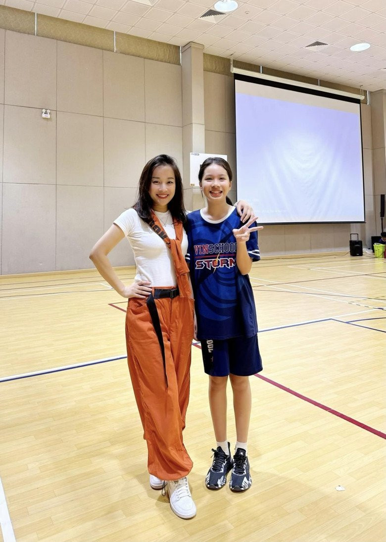 Nữ chính Nhật ký Vàng Anh U40 nhà xe có đủ, xinh đẹp miễn chê Nu chinh Nhat ky Vang Anh U40 nha xe co du, xinh dep mien che