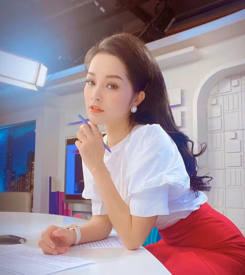 Ngoài nhà sang, Minh Hương còn sở hữu xế hộp, đồ hiệu. Ở tuổi U40, cuộc sống của người đẹp được nhận định là sung túc, đầy đủ và dễ khiến nhiều người mơ ước.