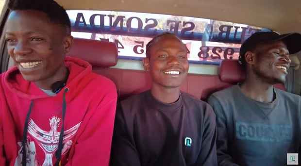 Mấy hôm sau, Ariano ưng mảnh đất đã xem hôm trước nên và team kéo nhau đi chốt đơn. Giá mảnh đất sau khi mặc cả là 255.000kw.