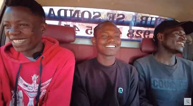 Mấy hôm sau, Ariano ưng mảnh đất đã xem hôm trước nên và team kéo nhau đi chốt đơn. Giá mảnh đất sau khi mặc cả là 255.000kw.