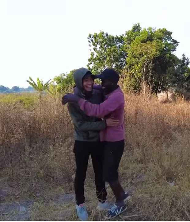 Khi Quang Linh công bố chuyện hai khán giả (chú Giàu và cô Anh) cho tiền để Ariano mua đất, anh chàng đã nhảy cẫng lên ôm Quang Linh, nói tiếng Việt bằng chất giọng Nghệ An đặc sệt: "Em cảm ơn rất nhiều chú Giàu và cô Anh cho em tiền mua đất, em không biết nói gì, tim cứ đập nhảy nhảy. Chúc sức khỏe gia đình hai chú nhé (khúc này Ariano nói nhầm là hai chú)”.