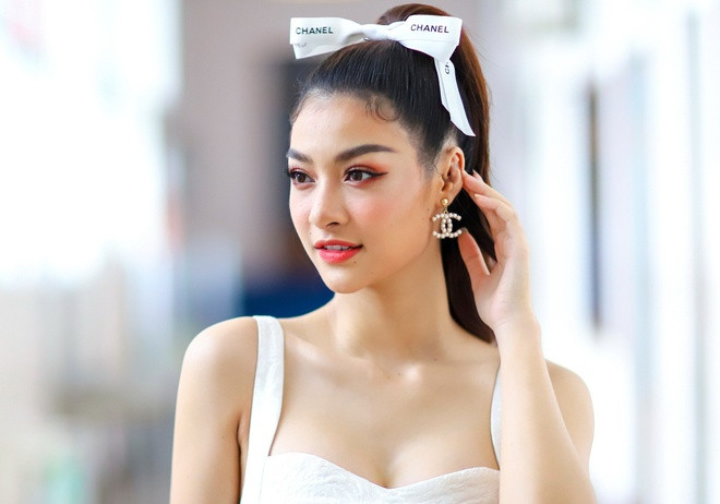 Tuy nhiên, khi về quê Kiều Loan vẫn là con gái của bố mẹ, vẫn là cô bé loi nhoi từng chạy khắp vùng chơi đùa cùng bọn trẻ con trong xóm.