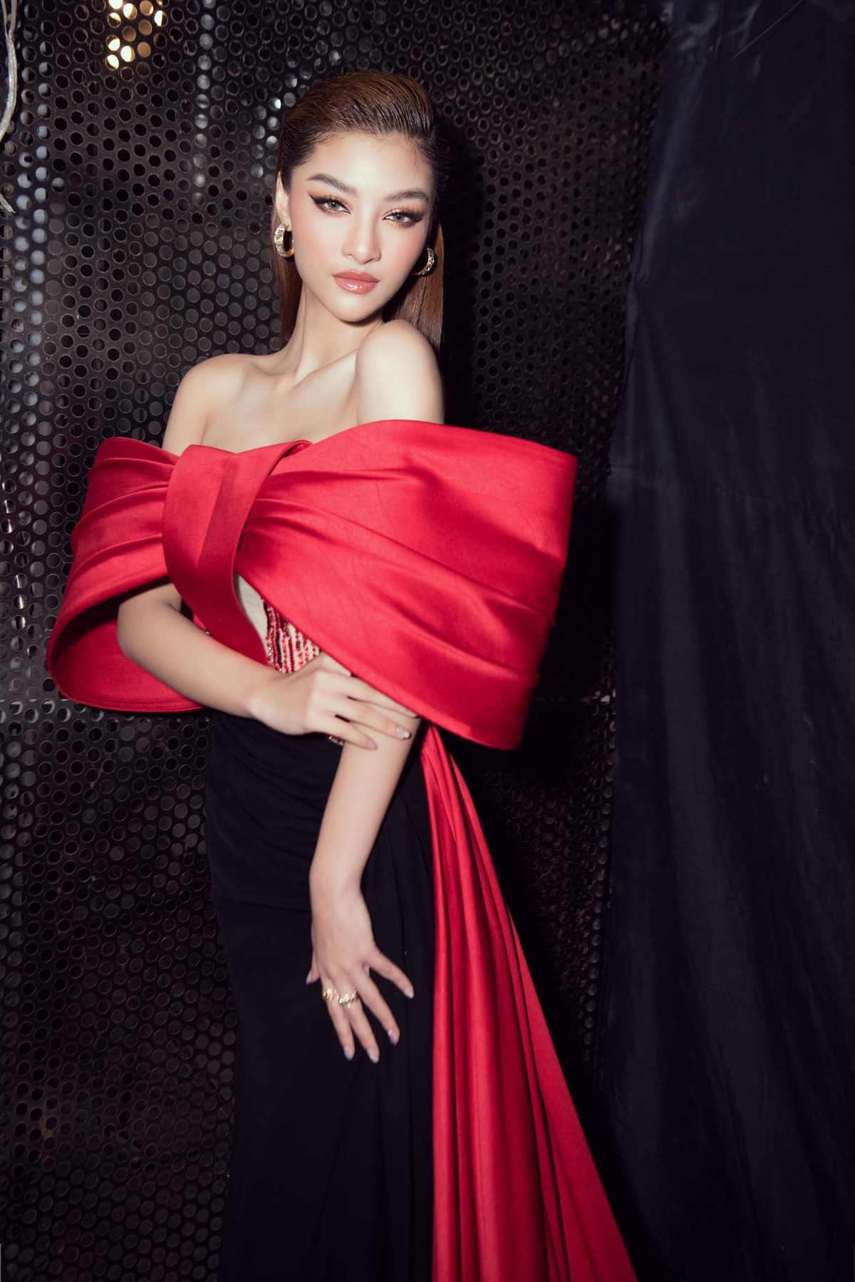 Sau một năm thành công với cuộc thi King Of Rap và vị trí HLV của Đại sứ Hoàn mỹ, á hậu Kiều Loan tạm gác hết mọi công việc tại TP HCM để nhanh chóng trở về quê đoàn tụ cùng gia đình đón Tết.