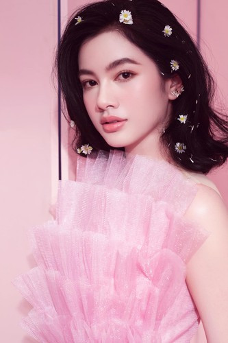 Hiện tại, Cẩm Đan sở hữu chiều cao 1,72 m, số đo ba vòng 83-64-92 cm.