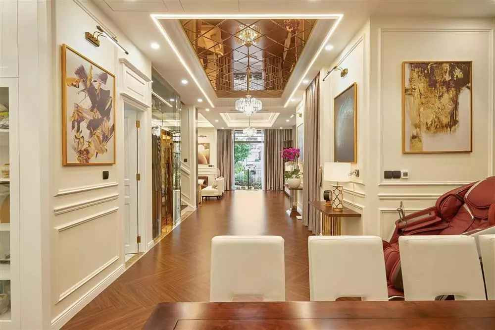 Căn hộ mới của gia đình "nữ đại gia quận 7" lấy tông trắng làm chủ đạo, được thiết kế chuẩn theo phong cách châu Âu.