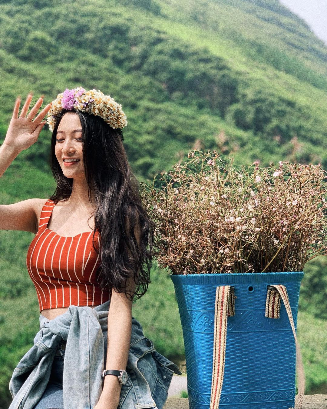 Ở đời thường, Anh Thư là cô nàng rất tự tin và ưa thích gu ăn mặc gợi cảm. Để có được vóc dáng vạn người mê người đẹp cho biết cô tập yoga mỗi sáng.