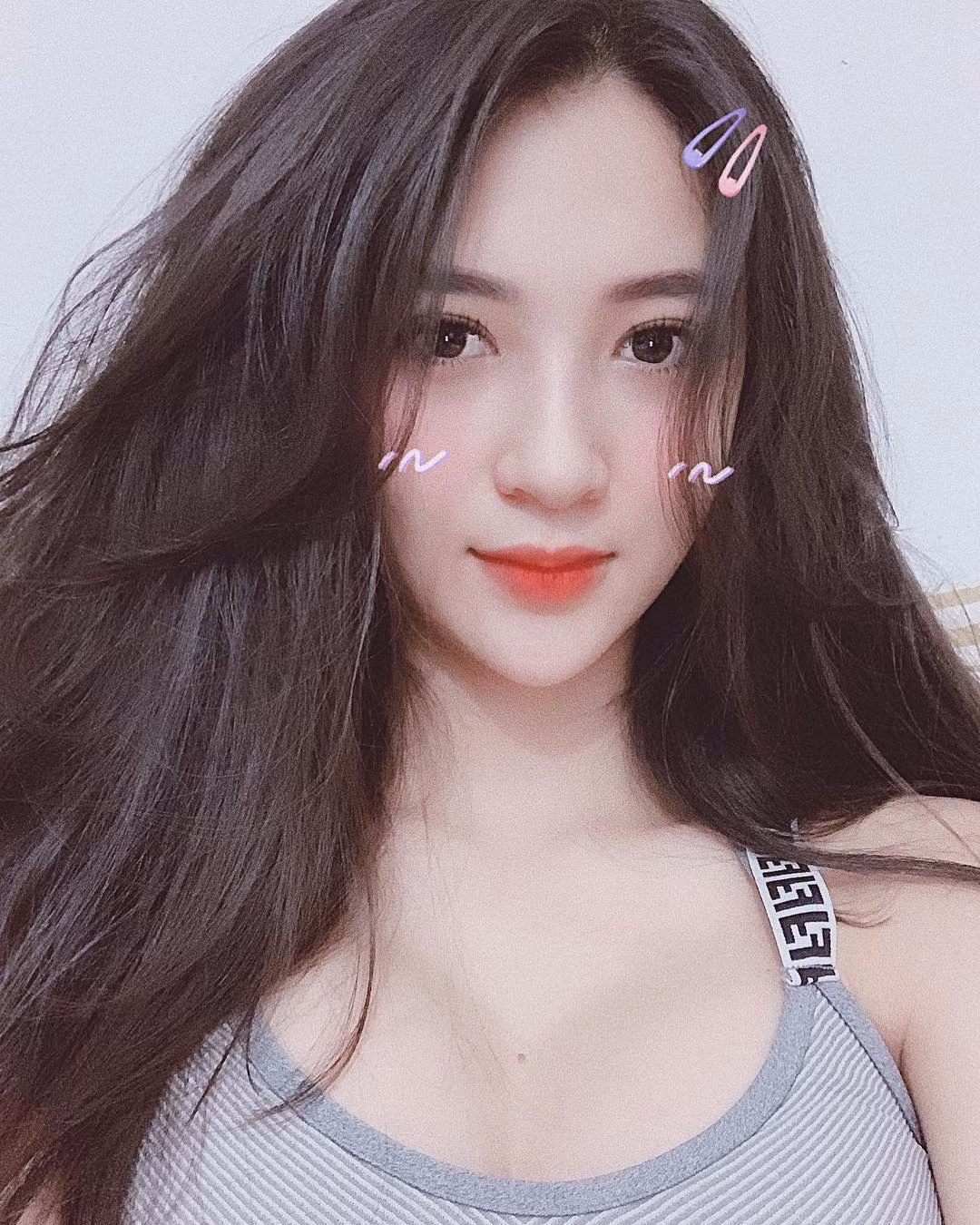 Khi được hỏi lý do đăng kí tham gia cuộc thi Hoa hậu Việt Nam, Anh Thư cho biết: "Tôi cứ mạnh dạn đăng ký tham gia, chấp nhận mọi lời khen chê từ dư luận. Vì là dư luận nên bình luận tốt có xấu có nên tôi nghĩ để ngồi ở vị trí người khác không ngồi được thì chúng ta phải vượt qua những gì người bình thường đôi khi không thể vượt qua".