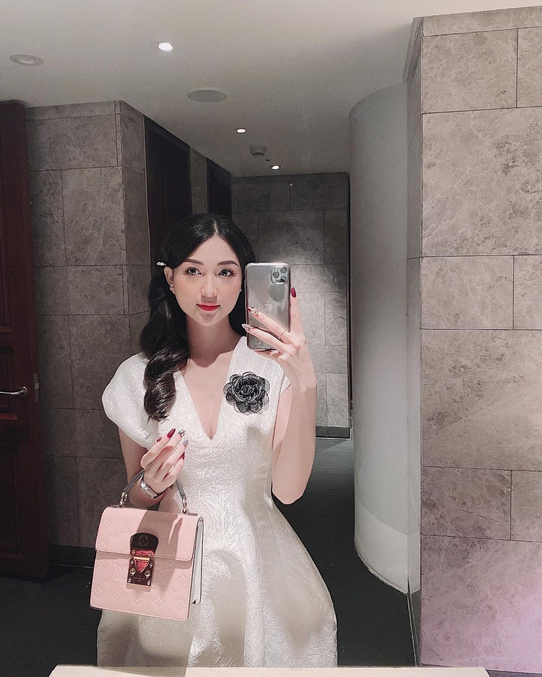 Tuy nhiên, Anh Thư cho biết, ở những bộ phim trên, cô chỉ đóng những vai rất phụ và chưa để lại nhiều dấu ấn.