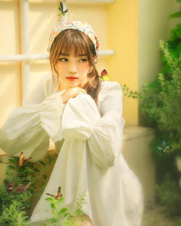 Sau khi chàng Bụt đăng story ẩn ý về cô bạn gái mới, rất nhiều người đã dồn sự chú ý vào cô bạn gái cũ Linh Ngọc Đàm bởi hiện tại cô vẫn còn đang độc thân. Mặc cho việc các fan ra sức "mai mối" thế nhưng nữ streamer vẫn chưa có động thái gì.