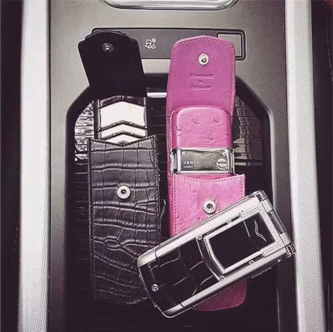 Cuối năm 2018, Bảo Hưng thường xuyên chia sẻ hình ảnh chụp cùng một cô gái nhưng không lộ mặt. Tuy nhiên, sau đó, cô gái bí ẩn đó được đồn đại là nữ diễn viên xinh đẹp Diễm My 9X. Đứng trước tin đồn, Diễm My giữ thái độ im lặng.