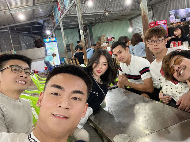 Được biết, Quang Cuốn tên thật là Bùi Bá Quang, sinh năm 1999 và hiện đang là một streamer.