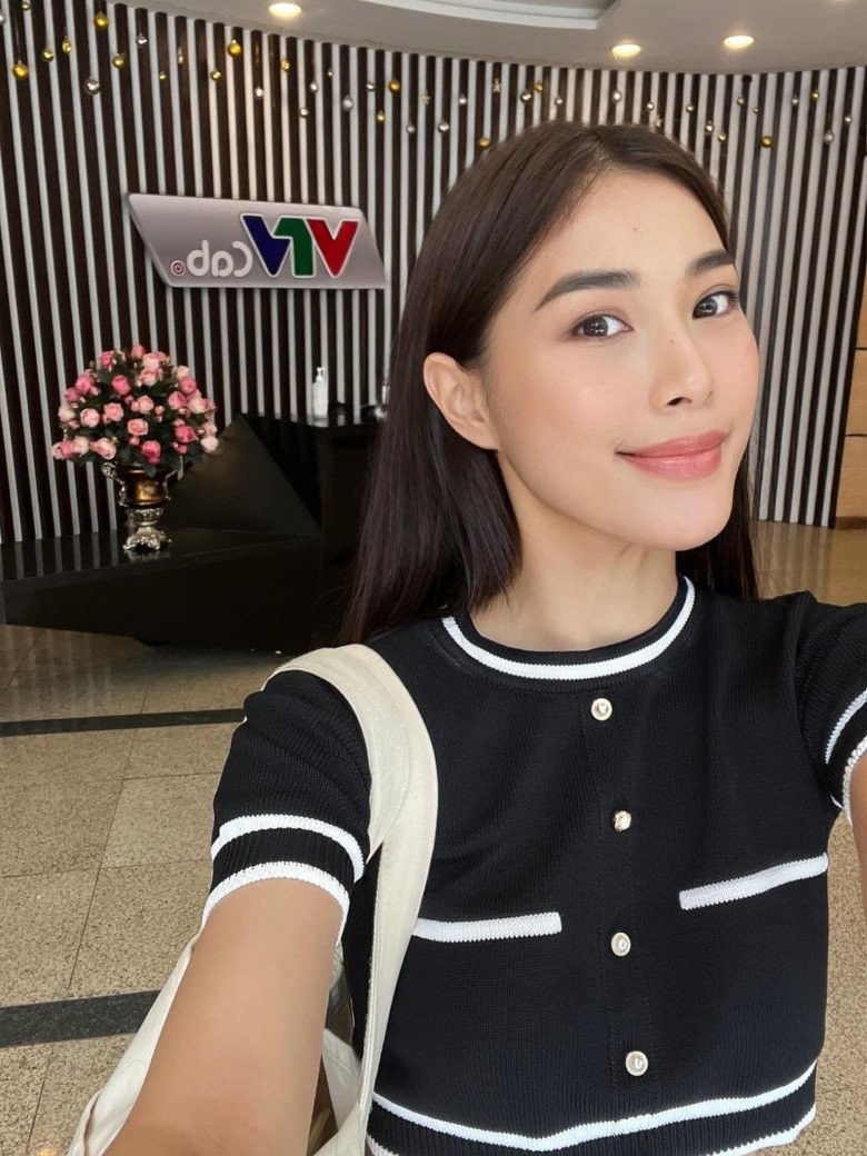 Chính vì vậy, mỗi lần lên sóng, người đẹp Hà Thành luôn nhận được sự quan tâm từ đông đảo khán giả.