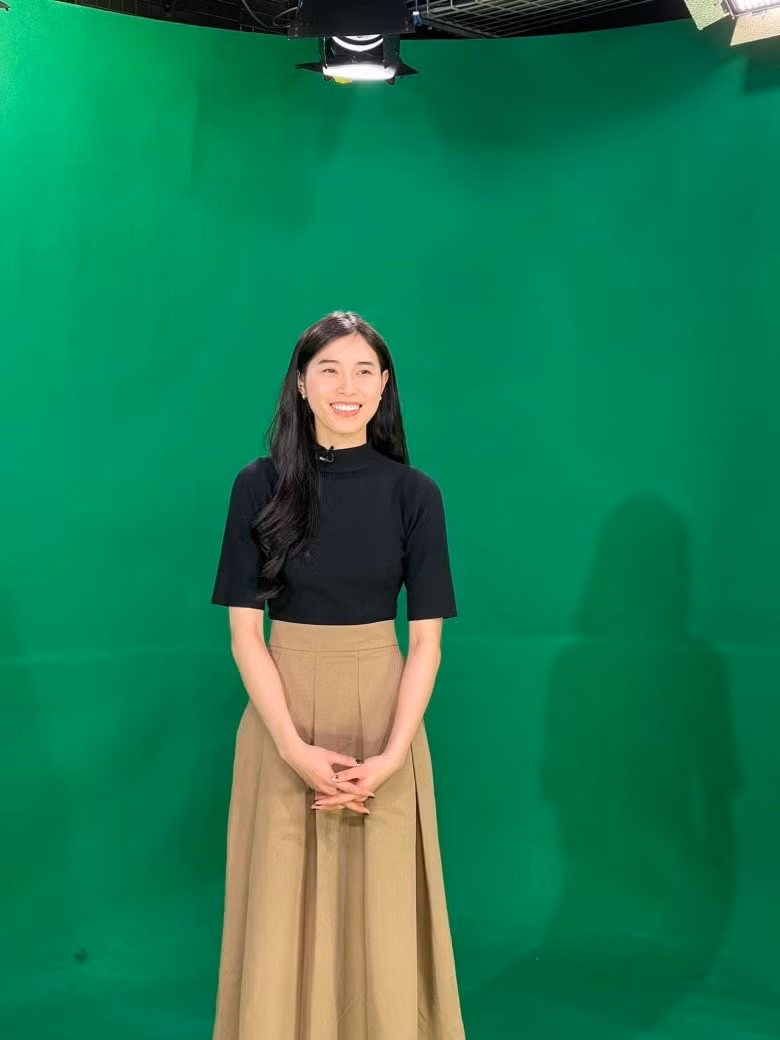 Gần đây, Thu Huyền tiếp tục gây chú ý khi bắt đầu công việc Biên tập viên tại VTV Cap.