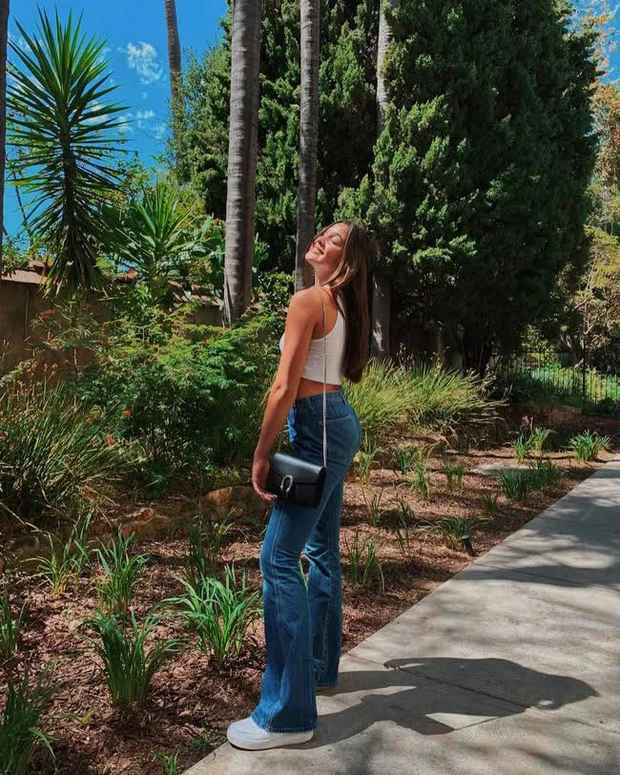 Trang cá nhân của Salvino hiện đang có hơn 3,600 lượt theo dõi. Cô nàng thường chia sẻ những khoảnh khắc đời thường trong cuộc sống cùng gia đình và bạn bè.