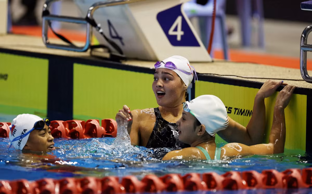 Mới đây, Teia Isabella Salvino - VĐV Philippines gây chú ý khi giành HCV nội dung 100m ngửa nữ tại SEA Games 32. Đáng chú ý với thành tích 1 phút 01 giây 64, nữ VĐV đã phá kỷ lục 1 phút 01 giây 89 mà Ánh Viên thiết lập tại SEA Games 2017 tổ chức ở Malaysia.