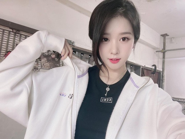 Cụ thể, nữ streamer Rita đang sống trong lo âu, hoảng loạn đến mức không dám bước chân ra khỏi nhà, sau khi liên tục bị một người lạ mặt – được cho là fan cuồng – theo dõi và có hành vi đe dọa.