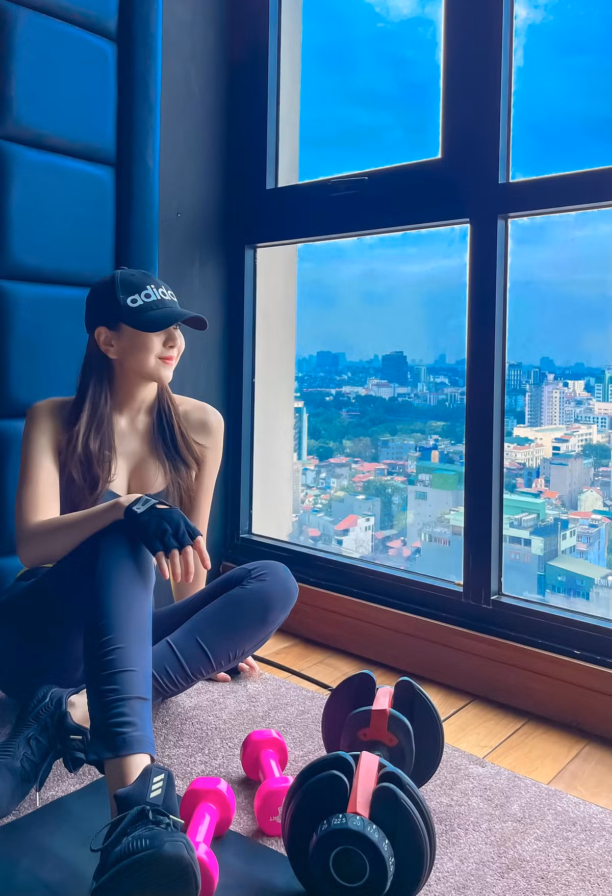 Cụ thể, Mai Ngọc chia sẻ: "Sáng ngày thứ 6 mở mắt ra, tự nhiên trong veo, họng nuốt nước bọt bình thường, cơn đau họng như một cú lừa vậy".