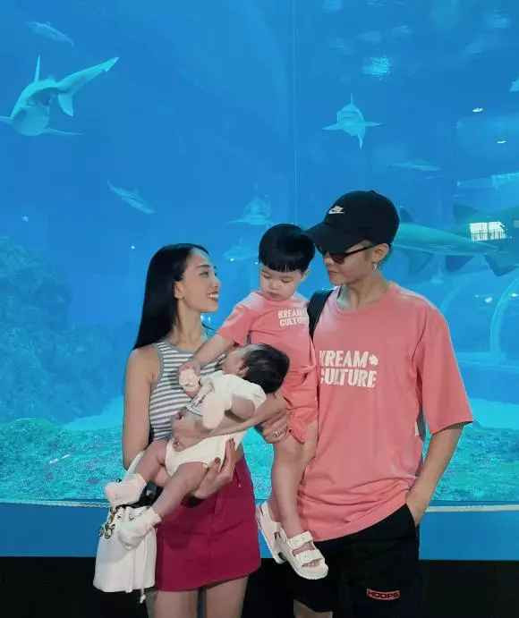 Phạm Trần Nguyễn Minh Anh (sinh năm 1999, hay còn gọi Joyce Phạm) là con gái cả của Minh Nhựa và người vợ đầu tiên.