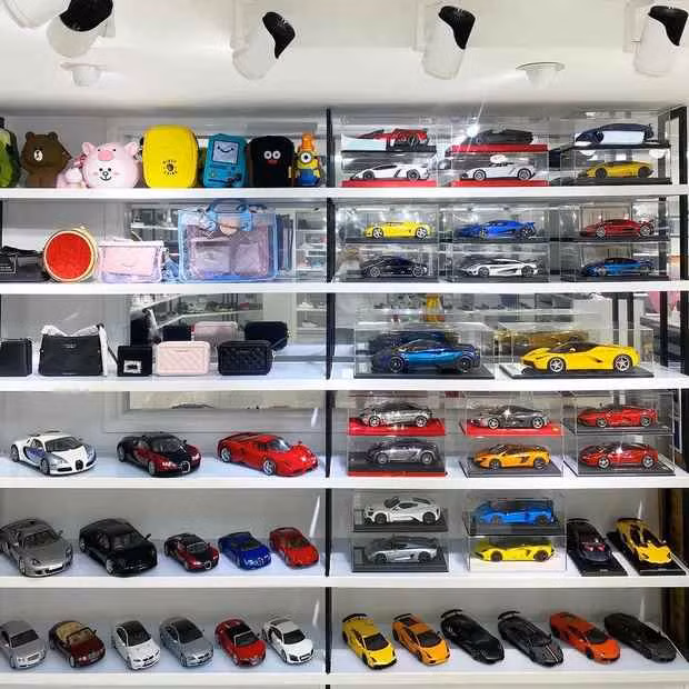 Minh Anh tiết lộ, do vợ chồng cô có mệnh hợp với màu đen nên toàn bộ nội thất đến nước sơn bên ngoài đều mang màu này.