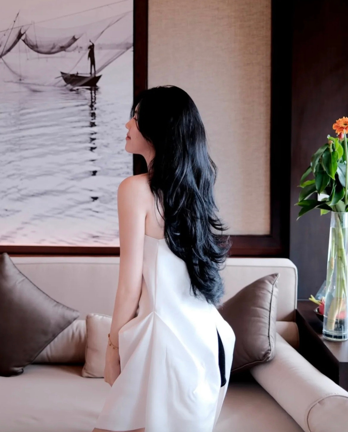 Đặc biệt, làn da trắng bật tông còn phần nào giúp vợ Thành Chung tỏa sáng trong nhiều góc ảnh.