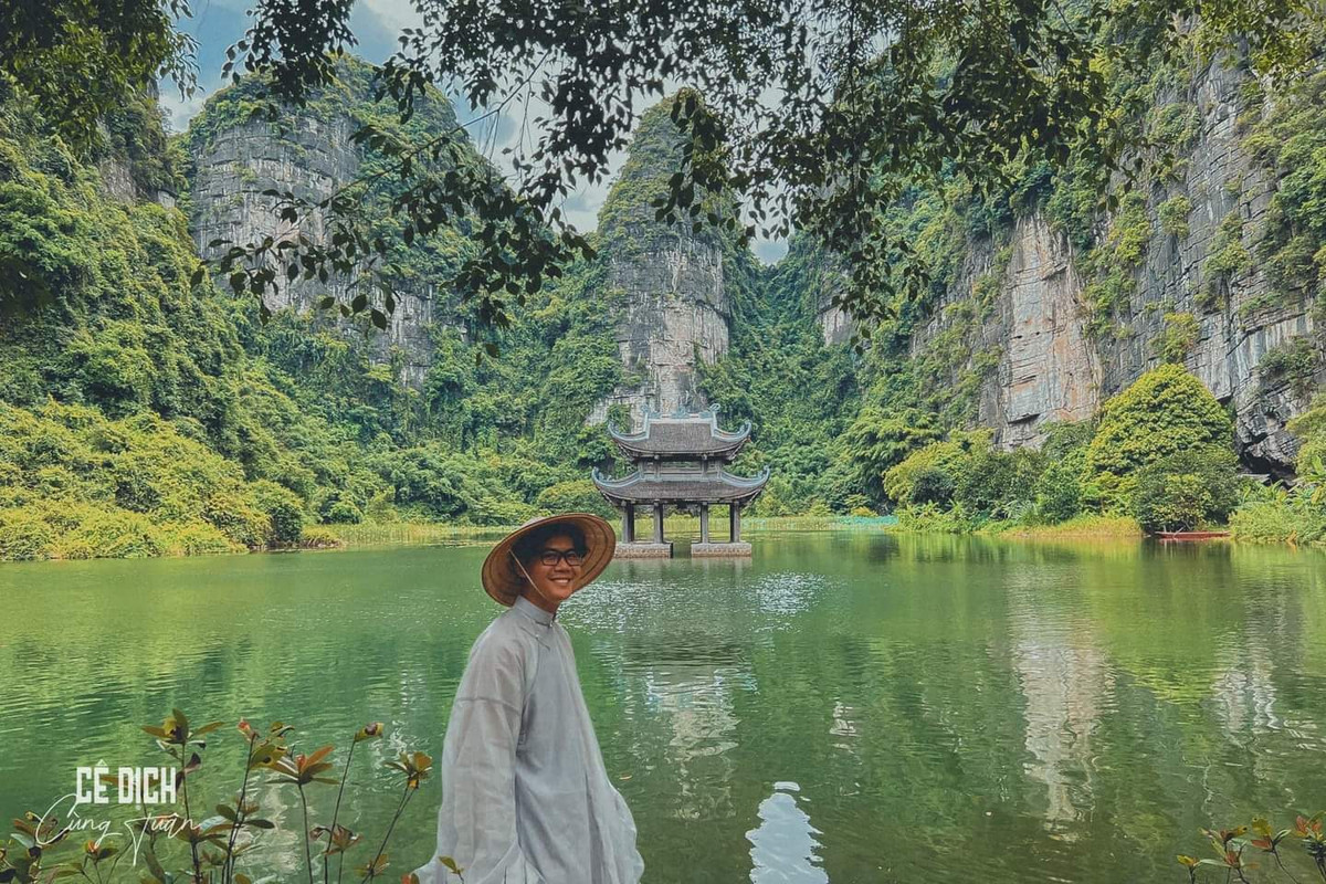 Một nửa chặng đường Tuấn Khanh có bạn bè cùng đồng hành, nửa còn lại là chuyến đi độc hành tự khám phá.