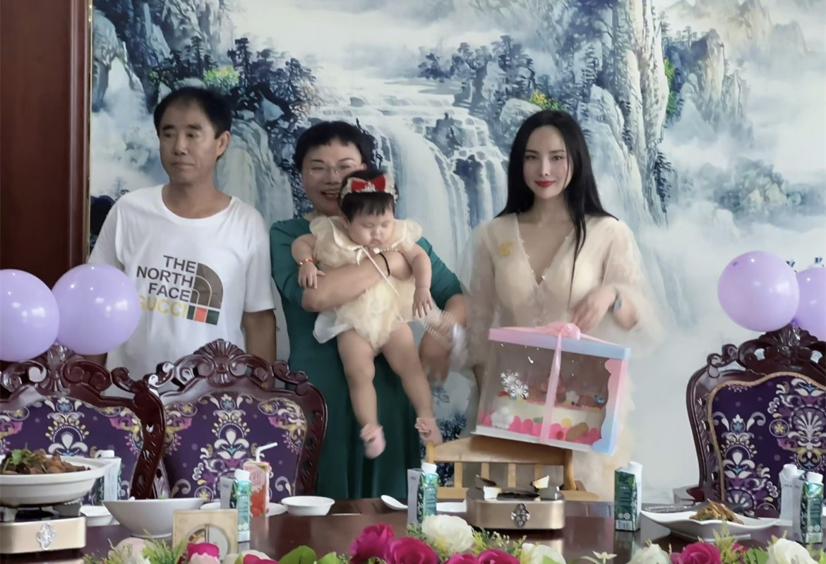 Kể từ sau thời điểm bị cấm sóng, Can Lộ Lộ chỉ tham gia một số sự kiện thương mại nhỏ và biểu diễn ở quán bar. Về đời tư, cô từng bị đồn đoán có mối quan hệ tình cảm với đạo diễn Đặng Kiến Quốc, lớn tuổi hơn cô 22 tuổi.