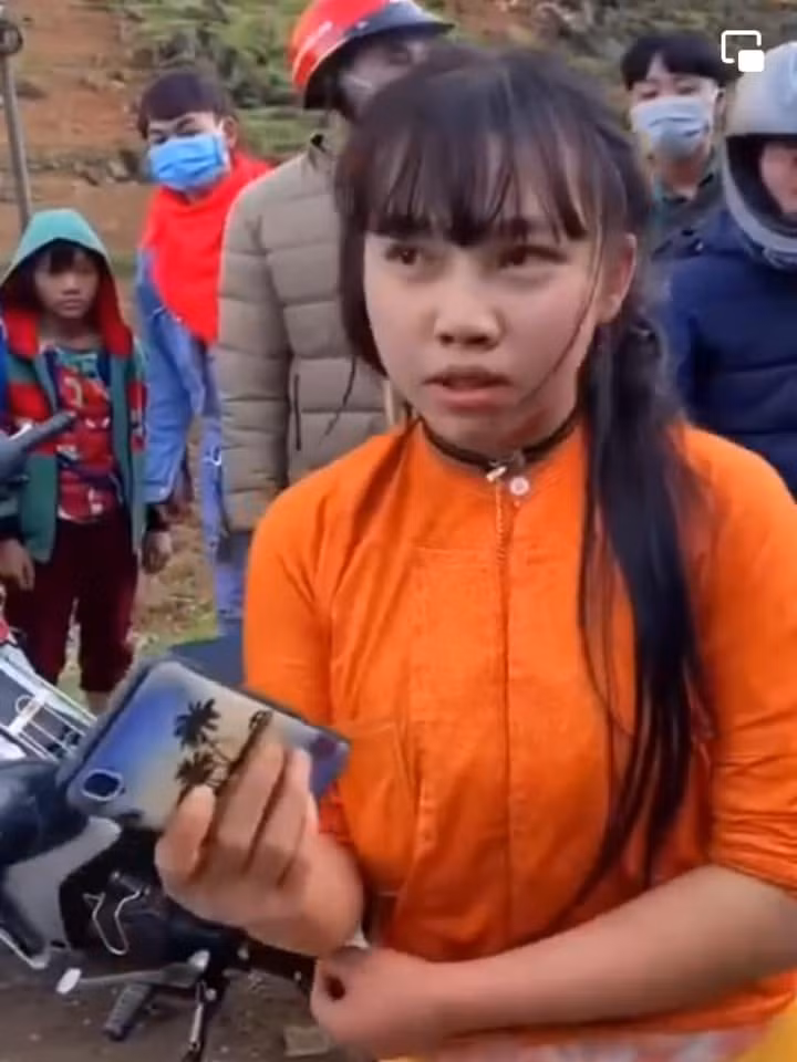 Sau khi được giải cứu cô bé kể lại rằng mình đang đi chơi thì thiếu niên kia chạy ra bắt mình. Bố mẹ cô bé có can ngăn nhưng không được nên đã đi về.