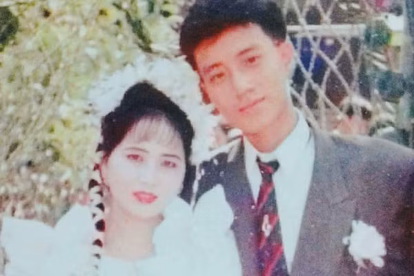 Hình ảnh đám cưới ngày xưa của bố mẹ ngày xưa được chia sẻ lại.