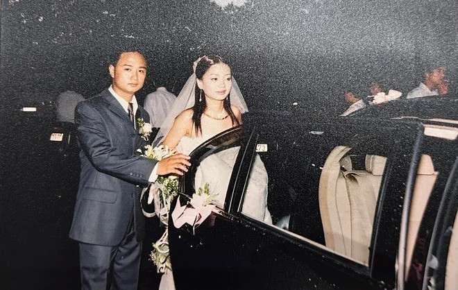 Những bức ảnh cưới ngày xưa của bố mẹ vẫn luôn là chủ đề được thế hệ sau truyền tay nhau vì nhan sắc quá đỉnh.