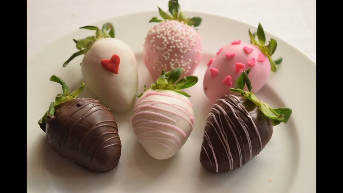 Phía dưới phần bình luận về món quà Valentine tưởng chừng như Halloween này, các dân mạng được phen bàn tán vô cùng rôm rả.