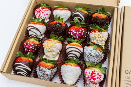 Nhiều dân mạng còn dự đoán, ai lỡ đặt hàng online tặng bạn gái thì chỉ có "toang" ngay và luôn chứ không cần nói nhiều.