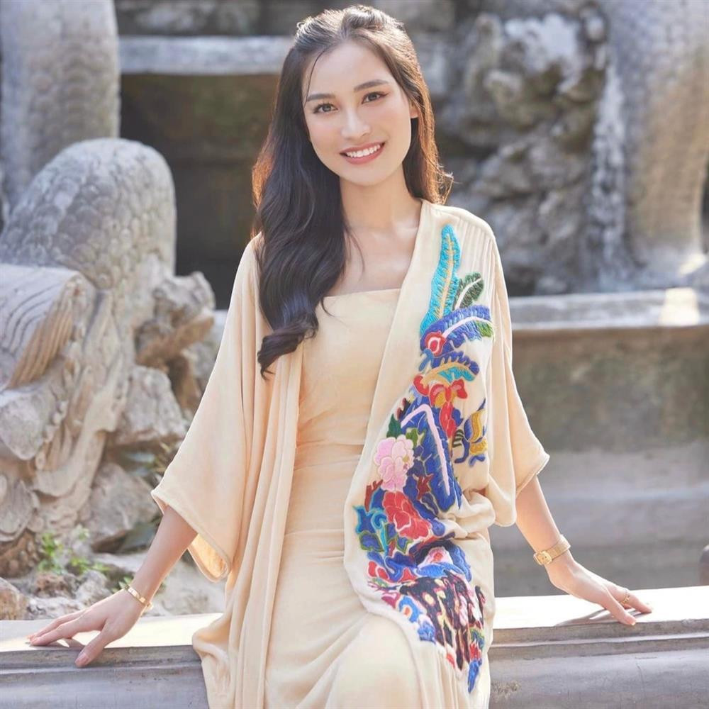 Vốn không phải là người theo đuổi ngành báo chí truyền thông ngay từ đầu, Linh Thủy phải cố gắng trau dồi kiến thức, cách truyền đạt thông tin từ các anh chị đi trước để hoàn thiện bản thân.