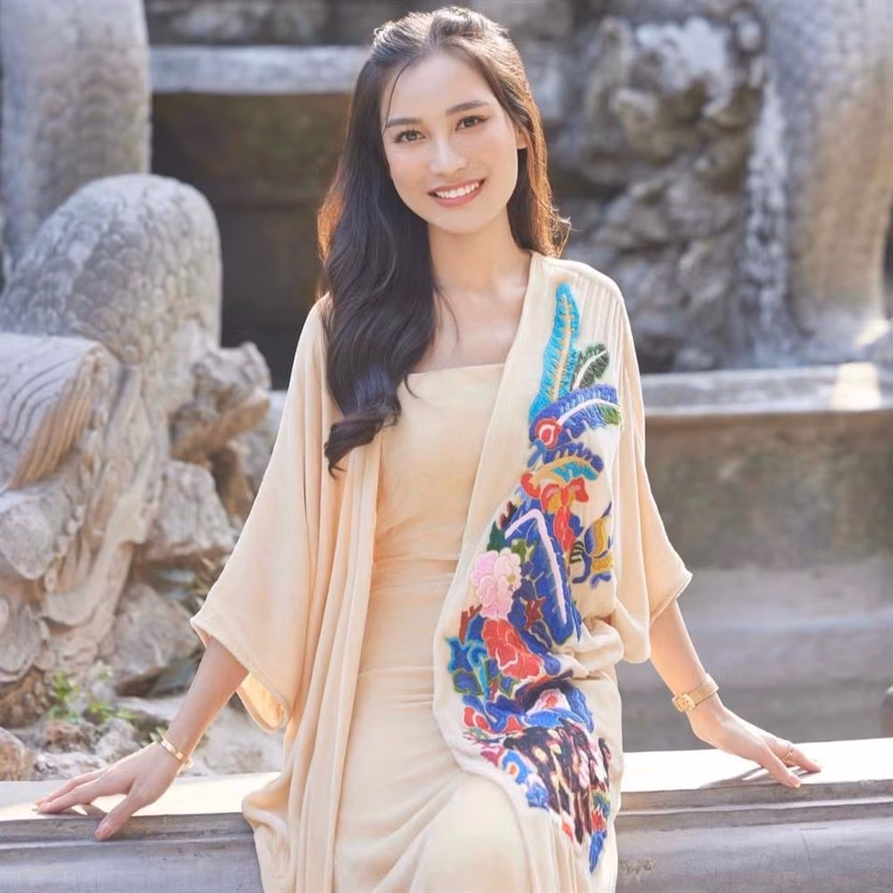 Vốn không phải là người theo đuổi ngành báo chí truyền thông ngay từ đầu, Linh Thủy phải cố gắng trau dồi kiến thức, cách truyền đạt thông tin từ các anh chị đi trước để hoàn thiện bản thân.