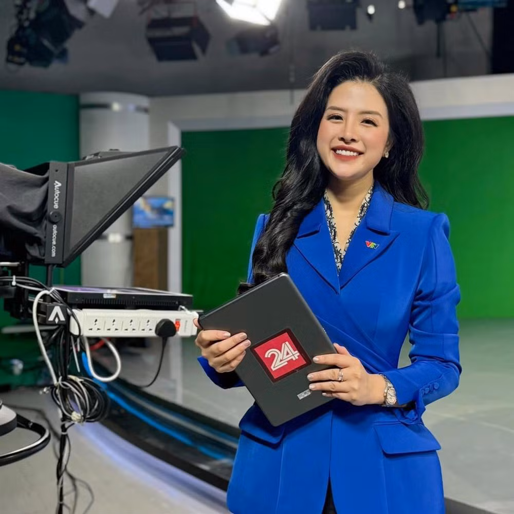 Đào Hải Vân (SN 1994, Hải Dương) là gương mặt quen thuộc với khán giả thông qua nhiều bản tin như "Giờ vàng 24", "Tài chính tiêu dùng", "Y tế 24h"... phát sóng ở kênh VTV1. Cô nàng tạo thiện cảm với khán giả bằng lối dẫn dắt tinh tế và dễ hiểu