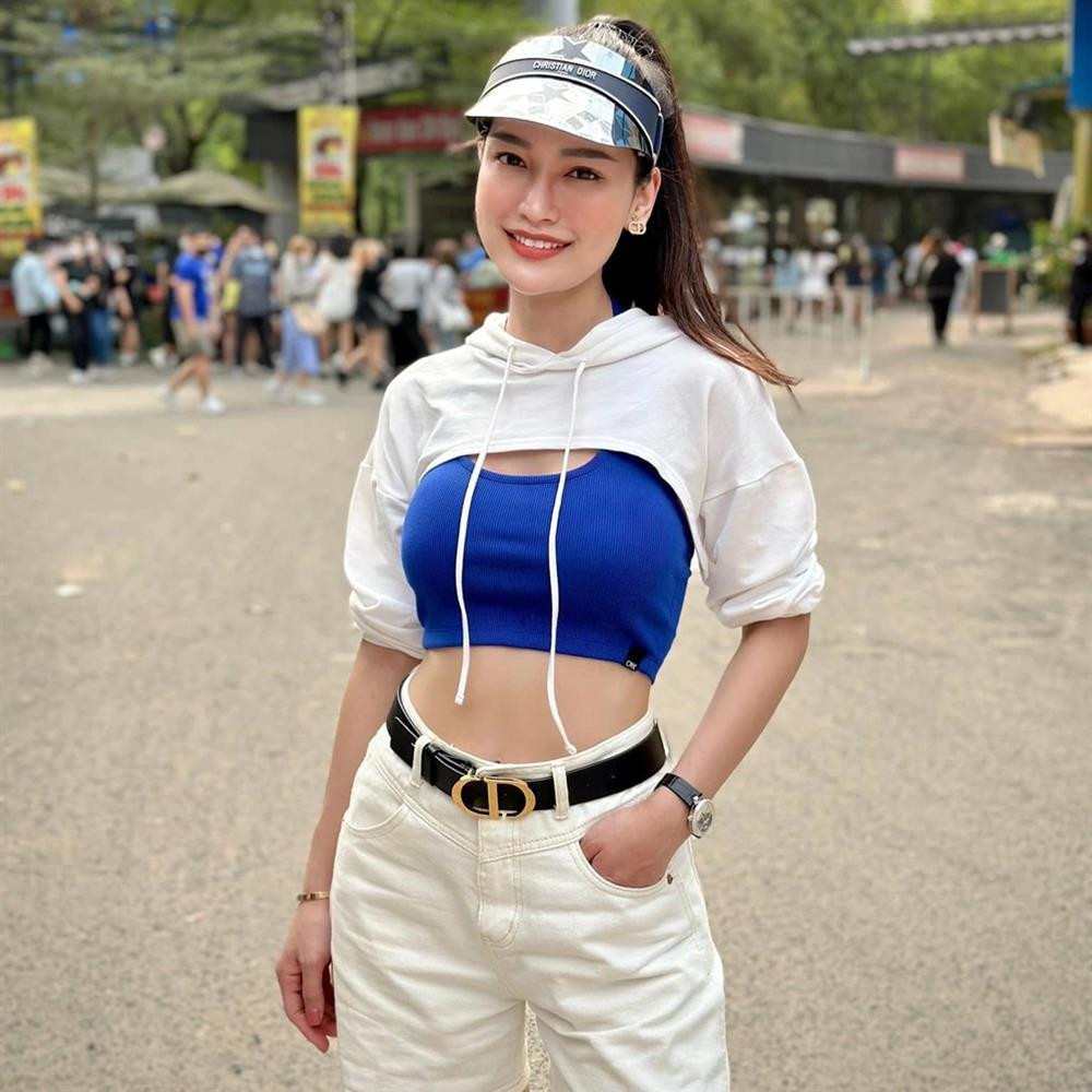 Sau hơn 4 năm dẫn dắt bản tin "Thời sự 19h", người đẹp sinh năm 1992 nhận được nhiều sự yêu mến từ phía khán giả