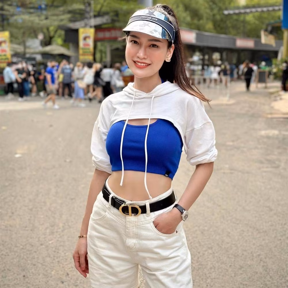 Sau hơn 4 năm dẫn dắt bản tin "Thời sự 19h", người đẹp sinh năm 1992 nhận được nhiều sự yêu mến từ phía khán giả