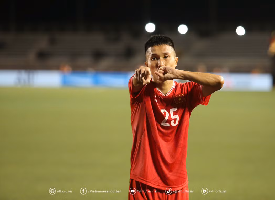 Mãi tới phút bù giờ thứ 7, ĐT Việt Nam mới mang về 1 trận hòa nhờ bàn thắng của Doãn Ngọc Tân.