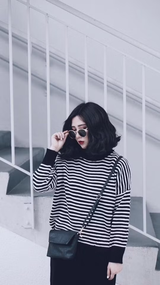 Hiện trang cá nhân của Mai Âm Nhạc đang có 380.000 lượt theo dõi và mỗi đoạn clip hay dòng status của cô nàng được đăng tải đều được cộng đồng mạng quan tâm.