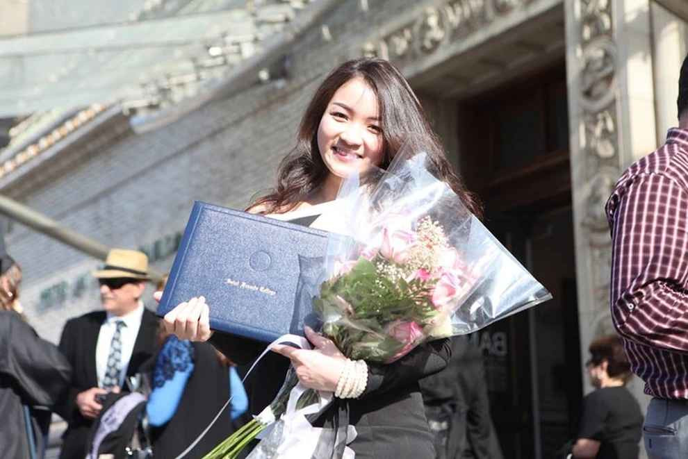 Không chỉ chăm chỉ hoạt động nghệ thuật, Thủy Top còn khá chú tâm vào việc học tập. Cô từng khiến dân mạng bất ngờ khi chia sẻ tấm bằng xuất sắc sau thời gian du học tại trường St Francis College, New York, Mỹ