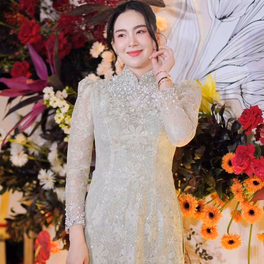 Mai Ngọc (tên đầy đủ Nguyễn Mai Ngọc, SN 1990, Hà Nội) là gương mặt quen thuộc trong các bản tin dự báo thời tiết của VTV.