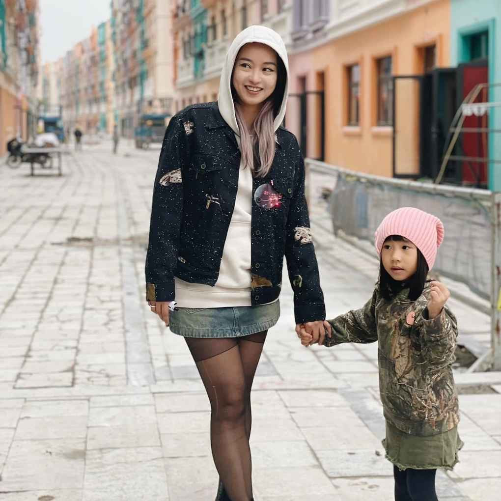 Thời điểm năm 2005-2006, Mi Vân là cái tên được nhiều nhãn hàng, tạp chí thời trang để mắt tới. Sở hữu nhan sắc cùng tài năng nổi bật, cô nhanh chóng có được chỗ đứng và gặt hái thành công trong sự nghiệp nghệ thuật