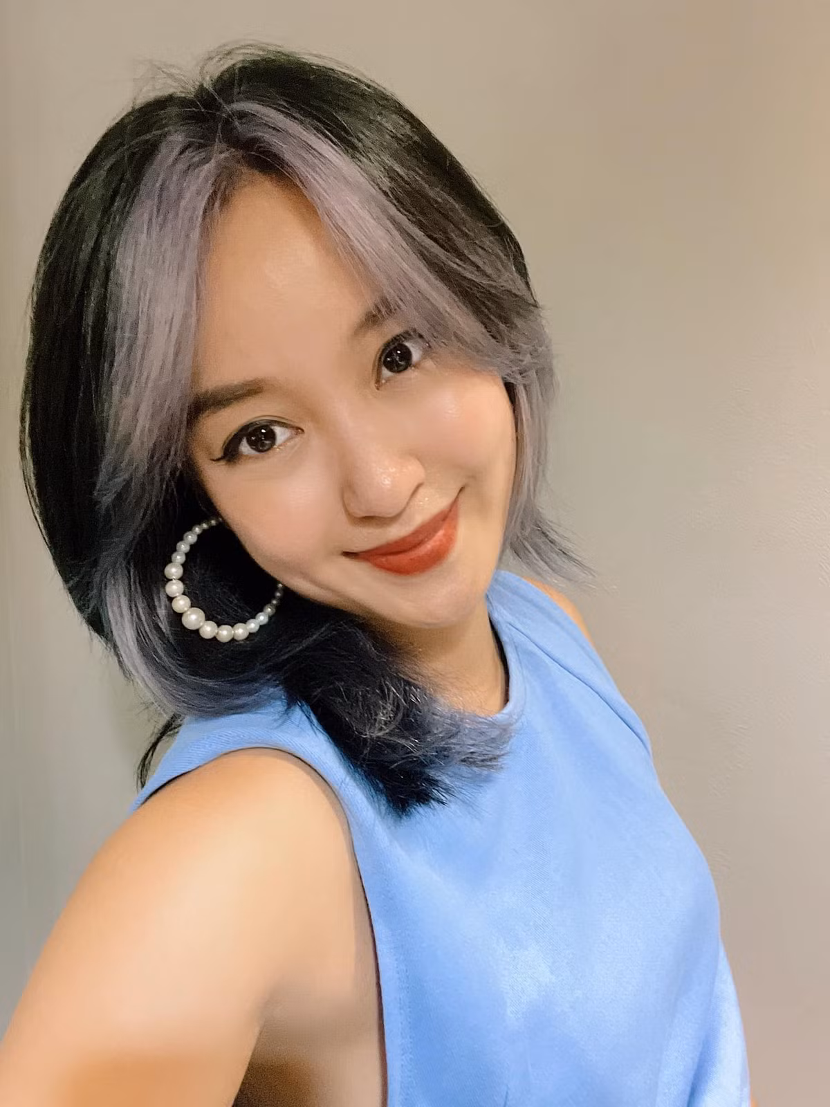 Dù trở thành mẹ hai con, Mi Vân vẫn duy trì tập luyện thể thao, giữ gìn vóc dáng thon gọn. Không theo đuổi hình ảnh sang chảnh, cá tính, cô dành thời gian dạy đàn piano, kinh doanh trực tuyến và chăm sóc gia đình.