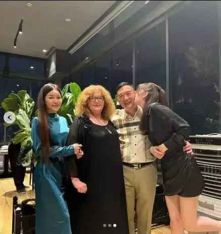 Theo đó, xuất hiện trong khung hình còn có cả Đặng Văn Mạnh - em trai ruột Lâm Tây.