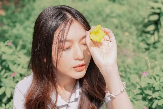 Phương Quỳnh được nhiều người khen ngày càng đẹp mặn mà và vẫn giữ được vóc dáng thon gọn như xưa.