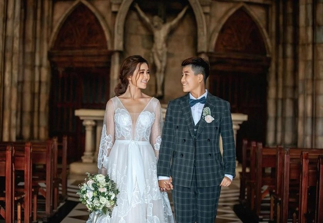 Ngoài sở hữu giọng ca trữ tình trời phú, cô gái sinh năm 1999 còn có tài năng võ thuật. Tú Tri từng đoạt HCV giải trẻ các câu lạc bộ taekwondo và giải trẻ các câu lạc bộ Vovinam tỉnh An Giang năm 2017.