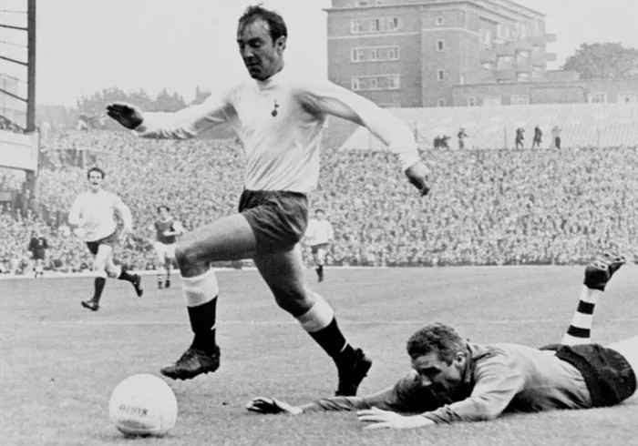 Jimmy Greaves là một thành viên quan trọng của đội vô địch World Cup 1966. Tuy nhiên, một chấn thương dã man khiến ông phải khâu 14 mũi và anh không thể tham dự trận chung kết.